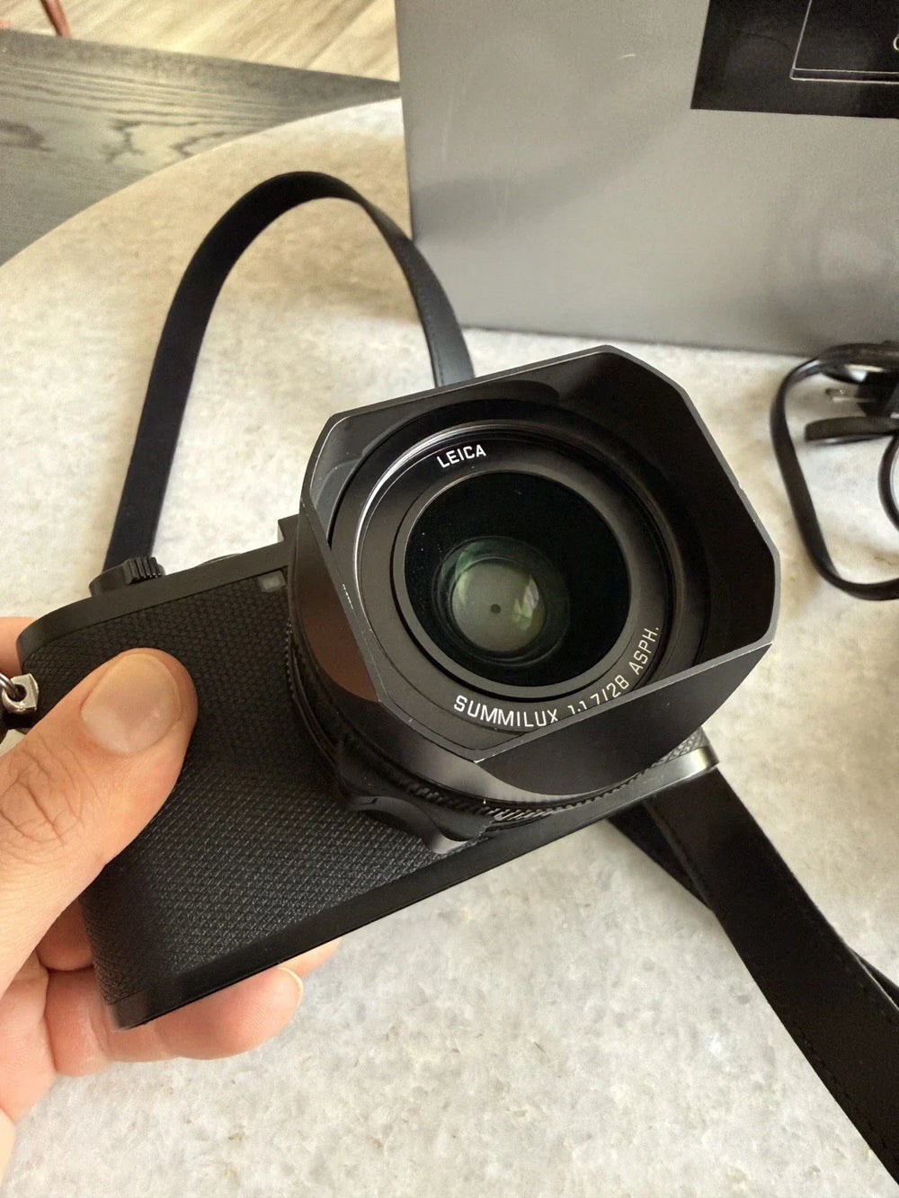 Leica Q2 – 47.3MP Compact Digital Camera - Black