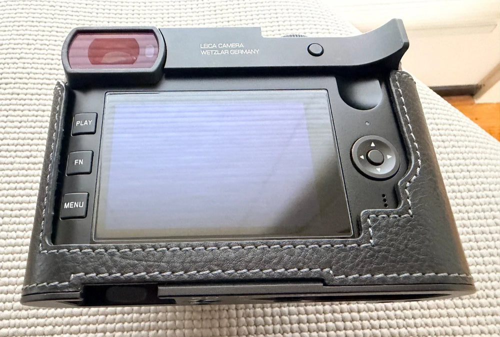 Leica Q2 47.3 MP Digital SLR Camera - Pristine condition w/extras